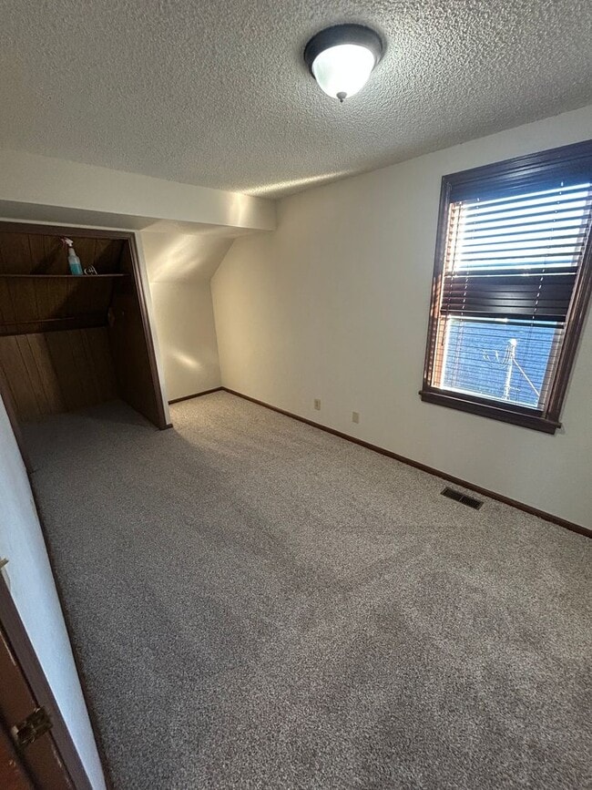 Building Photo - 4 Bedroom, 2 Bathroom House in Lynden with Fenced Yard