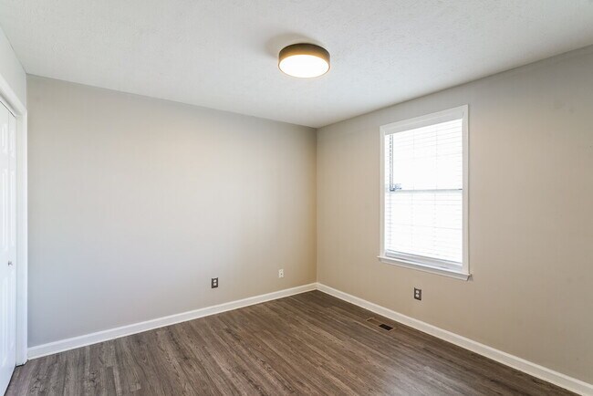 Building Photo - 126 Fergus Rd