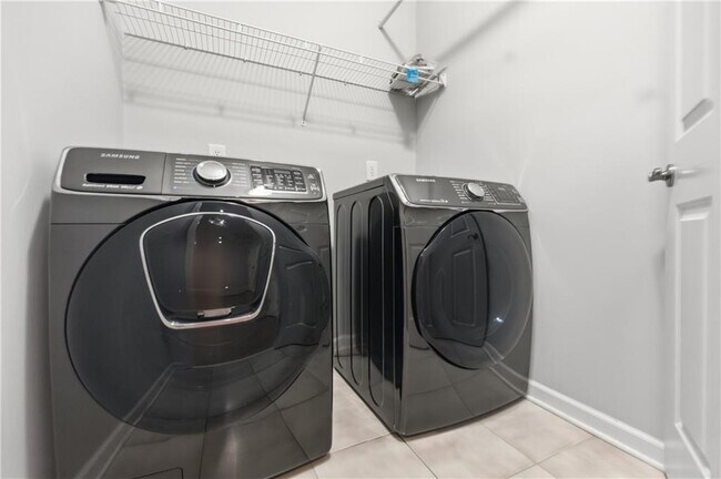 Building Photo - 3194 Windsor Lake Dr NE