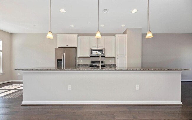 Building Photo - 3 level townhouse (newer construction) in Jefferson Place Community available early May!