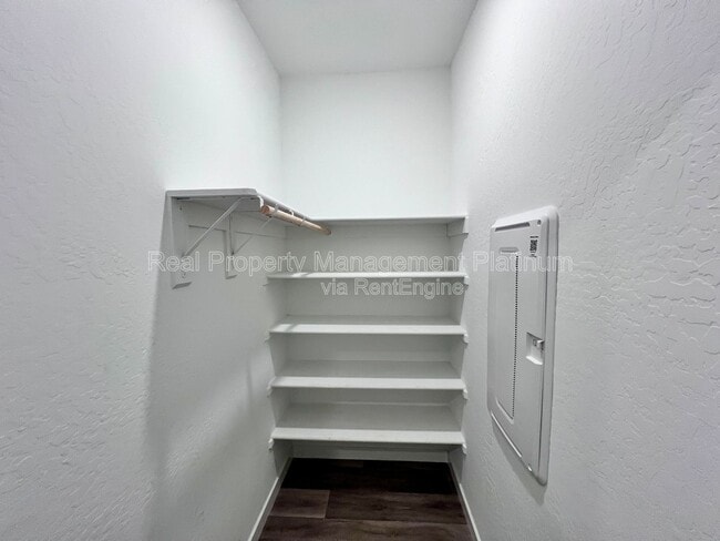 Building Photo - 6088 E Giavanna Ave