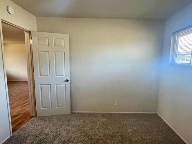 Building Photo - (WLO) Remodeled 2 Bed/1 Bath close to campus