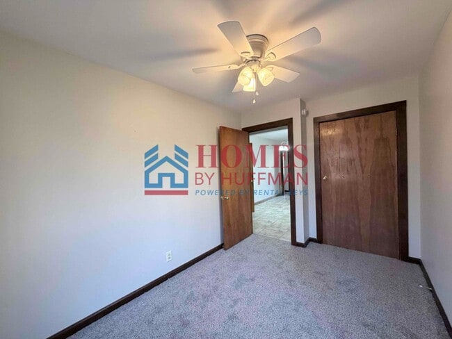 Building Photo - Westside! | Three Bedroom House