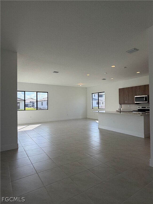 Building Photo - 5166 Julienne Rd