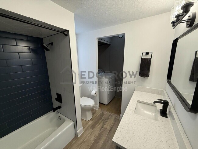 Building Photo - 1004 Garfield Ave NW