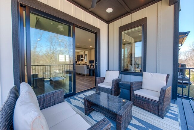 Building Photo - 208 Midland Trace Trail