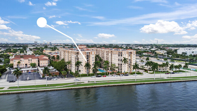 Building Photo - 1801 N Flagler Dr