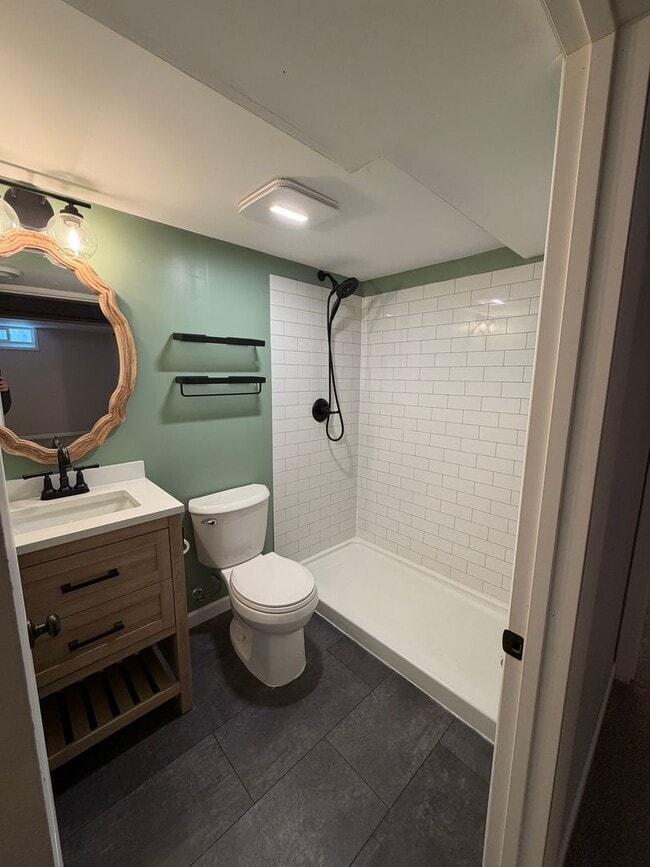 Building Photo - AVAILABLE NOW- 3 BED 2 BATH Home! Get 1/2 Off Your First Months Rent!