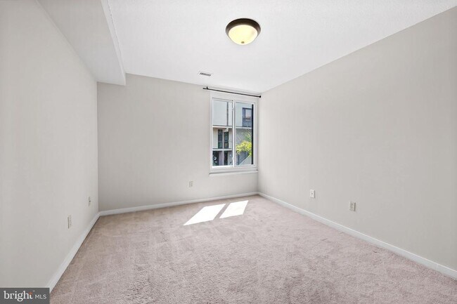Building Photo - 2302 Wineberry Terrace