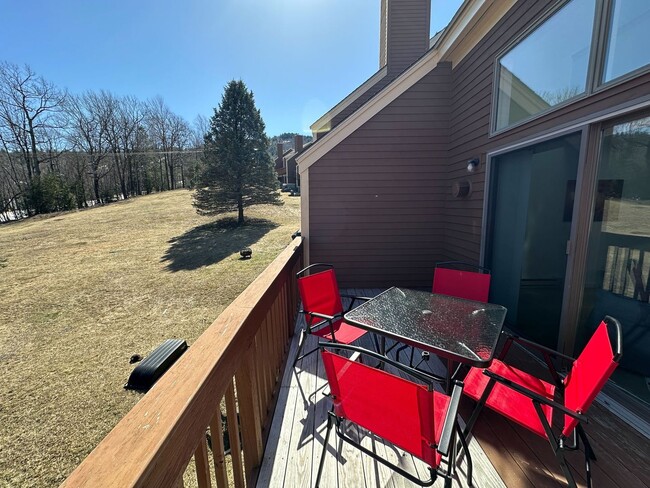 Building Photo - Beautiful Fully Furnished Seasonal 2 Bed 1...