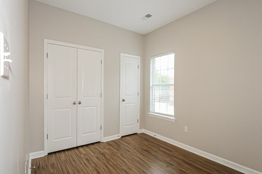 Building Photo - 6856 Cades Brook Dr