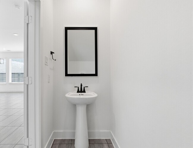 Building Photo - 15155 Colorado Bnd Pk Dr