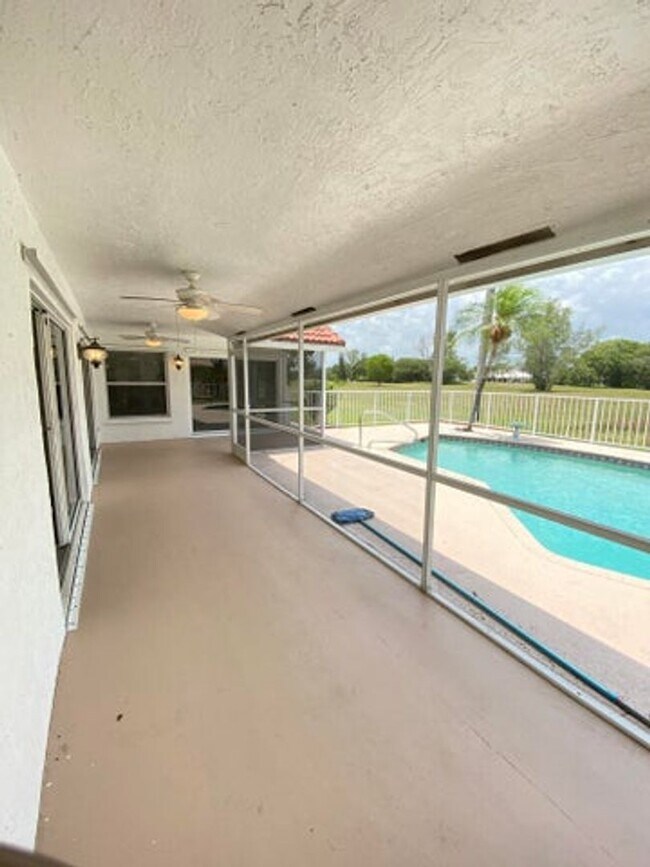 Building Photo - 4593 Bucida Rd