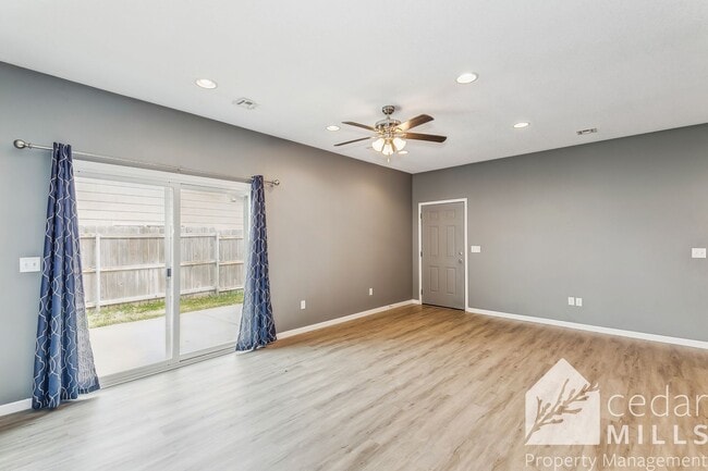 Building Photo - 3 Bed Duplex Across from NE Magnet