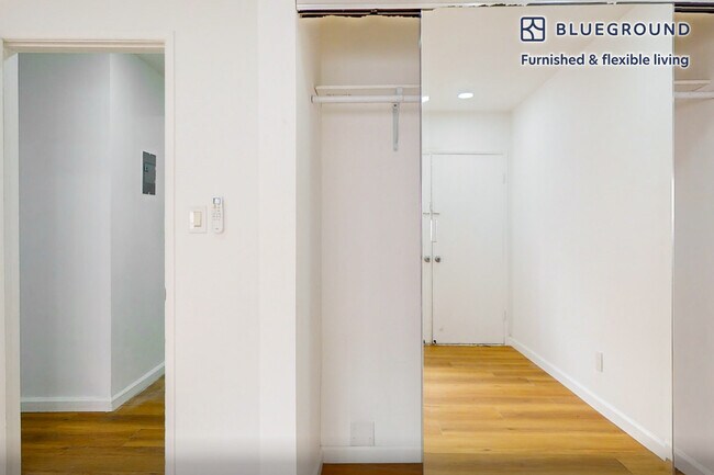 Building Photo - 7949 Romaine St