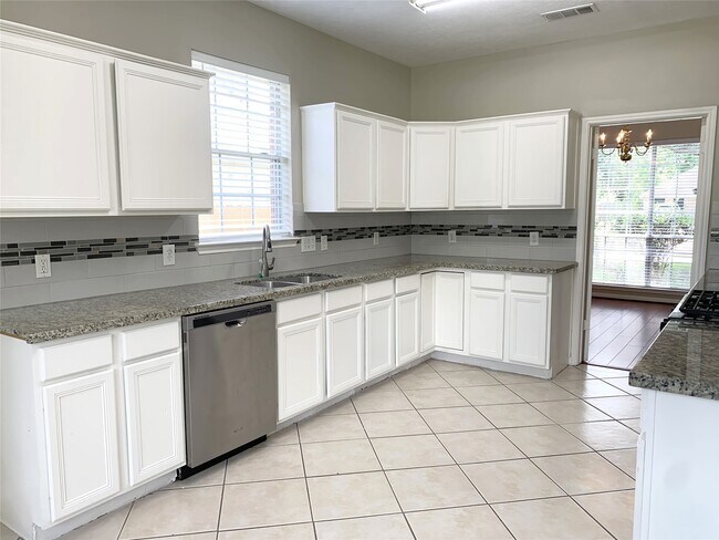 Building Photo - 4411 W Thunderwood Cir