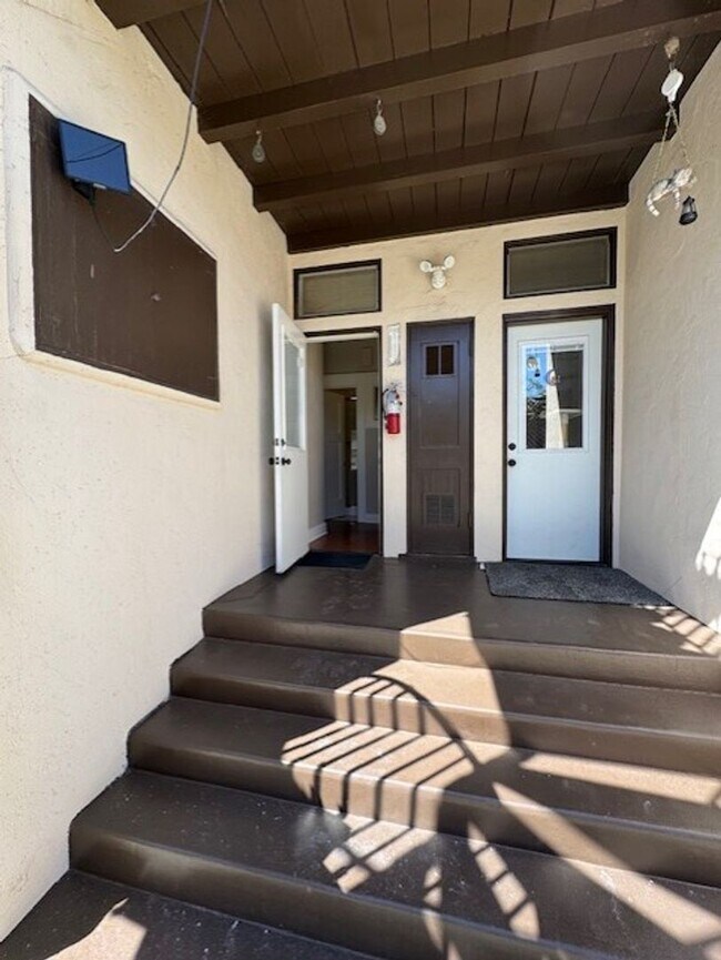 Building Photo - 1144 E Appleton St