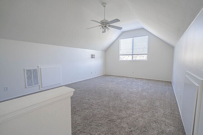 Building Photo - Charming 3-Bedroom Home with Large Loft or Alternate 4th Bedroom!