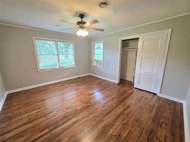 Building Photo - 2663 Ashlawn Dr