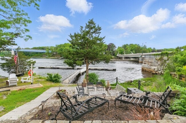 Building Photo - 1 Deer Island St