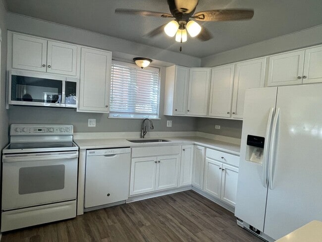 Building Photo - Rochester 3-Bedroom, 1.5 Baths, Entertainm...