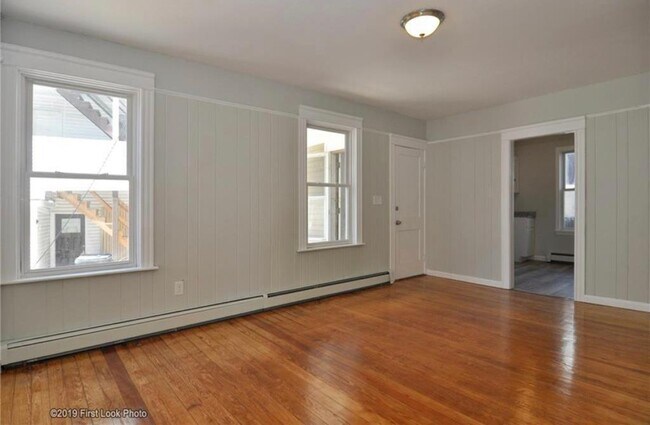 Building Photo - 179 Valley St