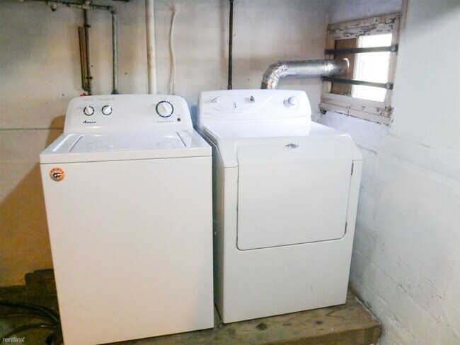 Building Photo - 1 br, 1 bath Duplex - 511 South 3rd Street 1