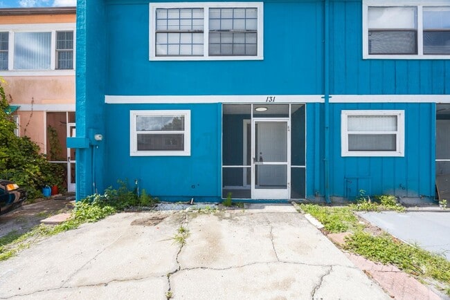 Building Photo - Renovated Town Home 2 bedroom 1.5 bath ** ...