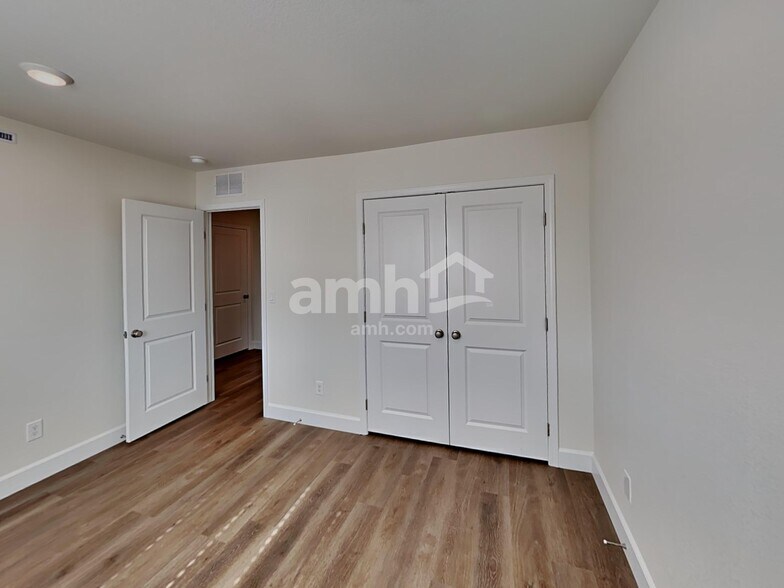 Building Photo - 10387 Medusita St