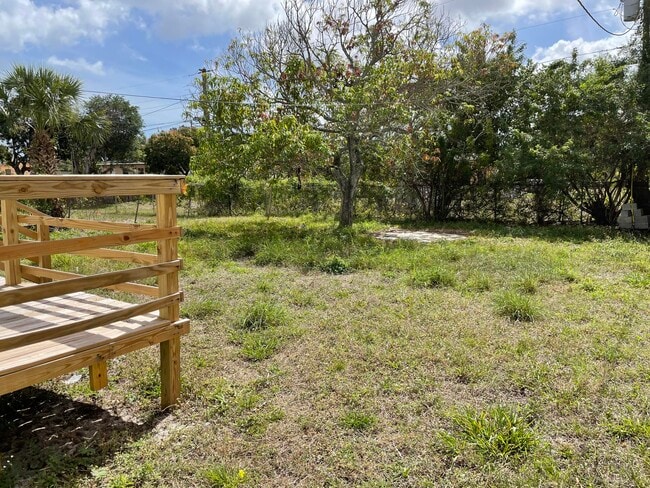 Building Photo - 1425 W 30th St