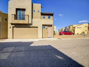 Building Photo - 3 Bedroom 2.5 Bath   $200.00 OFF FIRST FULL MONTHS RENT