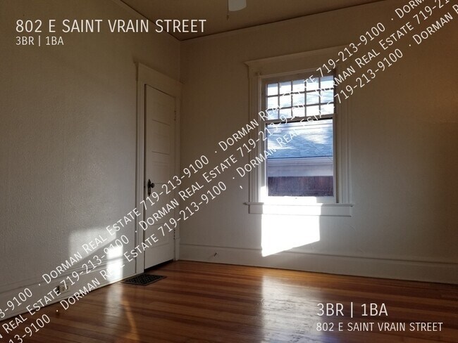 Building Photo - 802 E Saint Vrain St