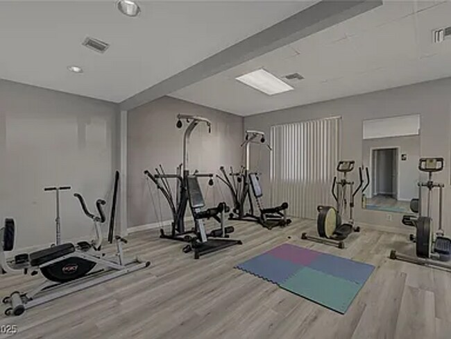 Building Photo - Enjoy resort-style living in this 2 Bed 2 Bath Condo with Stunning Strip Views in the Wimbledon C...