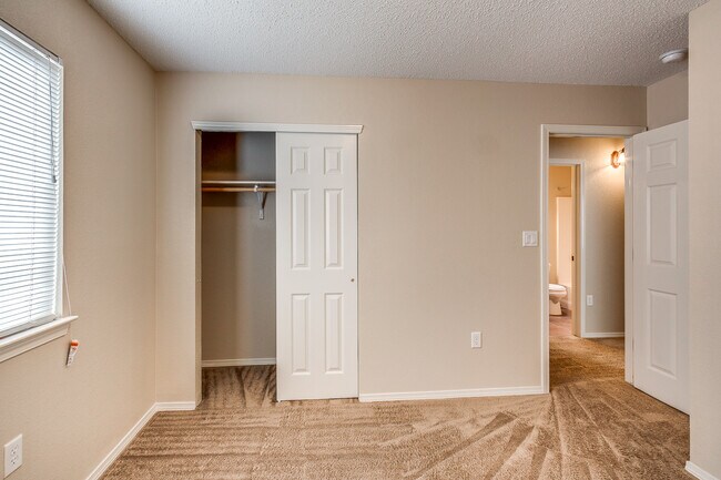 Building Photo - Beautiful 1 Story Property located in the Heart of Horizon City TX