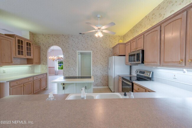 Building Photo - 13 Clear Ct