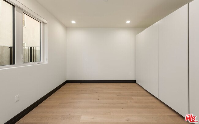 Building Photo - 118 Orlando Ave