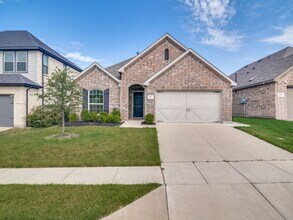 Building Photo - Location is everything  This 4/2 Has it!