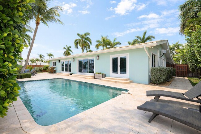 Building Photo - 3018 NE 26th St