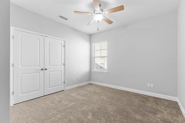 Building Photo - 8756 Glen Oak Trail