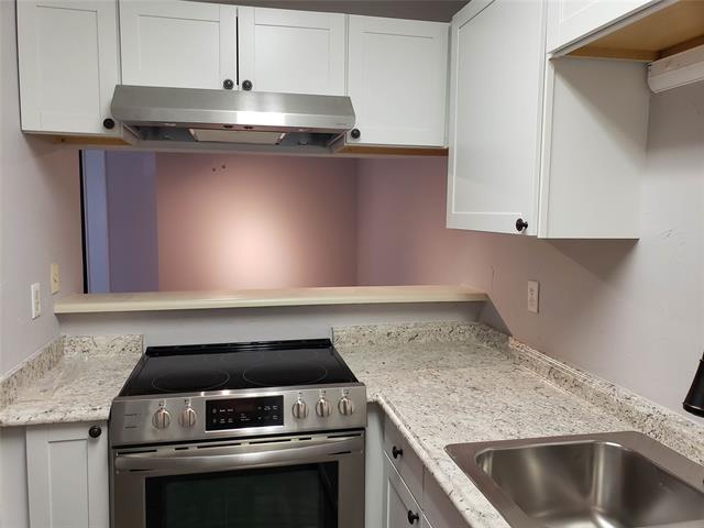 Building Photo - 18333 Roehampton Dr