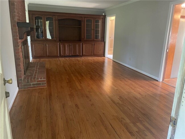 Building Photo - 5416 N Richland Creek Rd