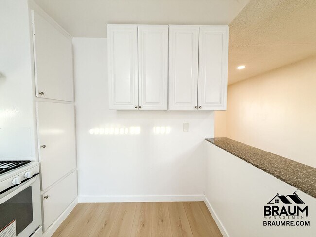 Building Photo - 13115 Oxnard St