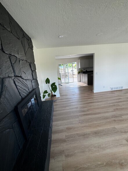 Building Photo - 10543 S Weeping Willow Dr