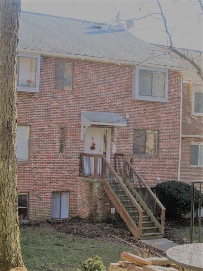 Primary Photo - 3 Bedroom 2 Bath Townhouse