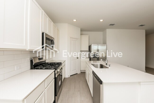 Building Photo - 1212 Dragon Wy