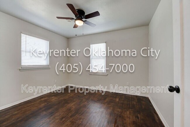 Building Photo - 4913 N Willow Ave