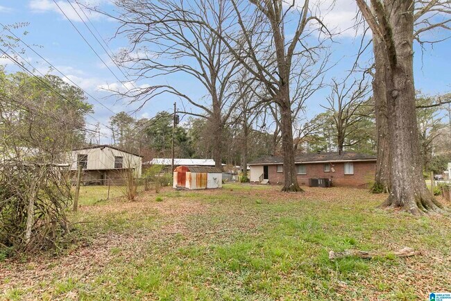 Building Photo - 9805 Maple Ln