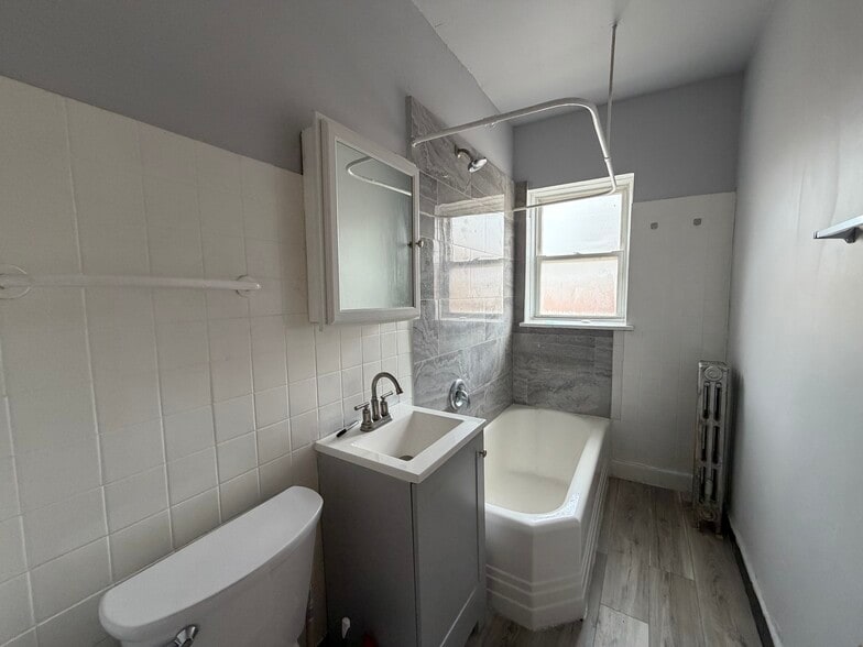 Building Photo - 6956 N Ashland Ave