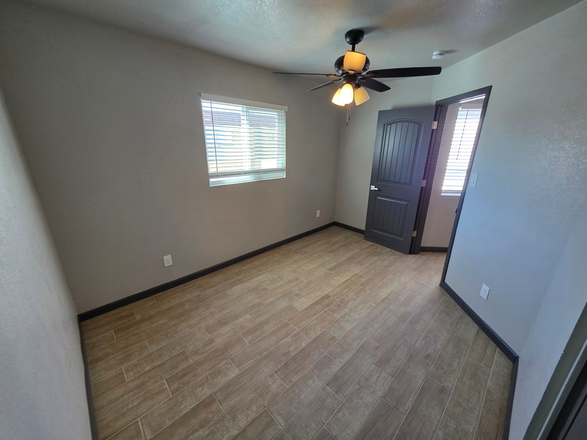 Building Photo - 1749 E Pepper Cir