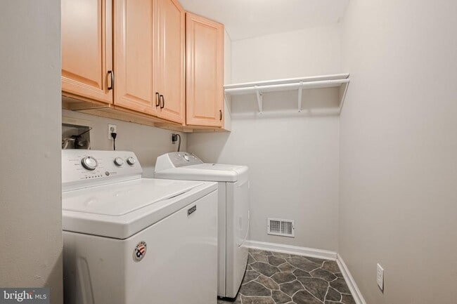 Building Photo - 805 Birch Ln